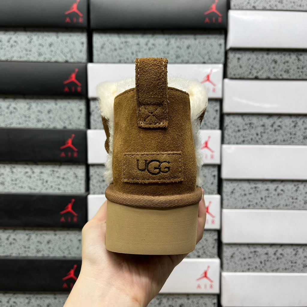 UGG Chestnut Ankle Boots with 5 cm Platform