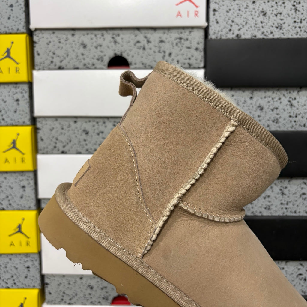 UGG 5854 Boots in Sand