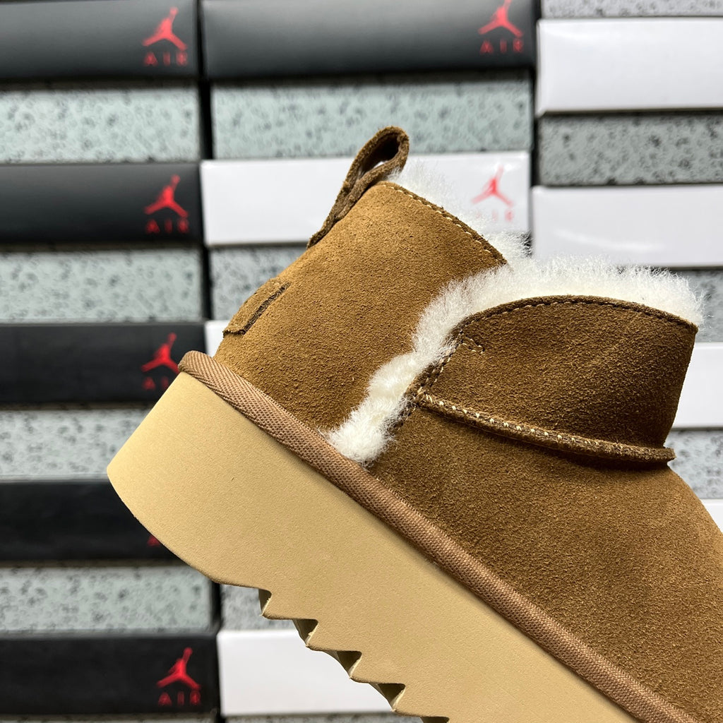 UGG Chestnut Ankle Boots with 5 cm Platform