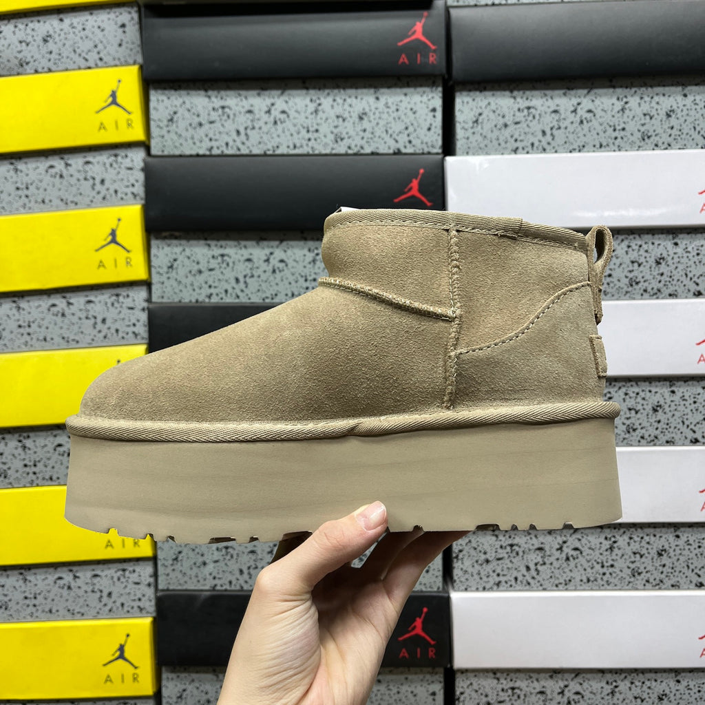 UGG Ultra Mini Platform Boots in Mustard Seed – 5 cm Sole