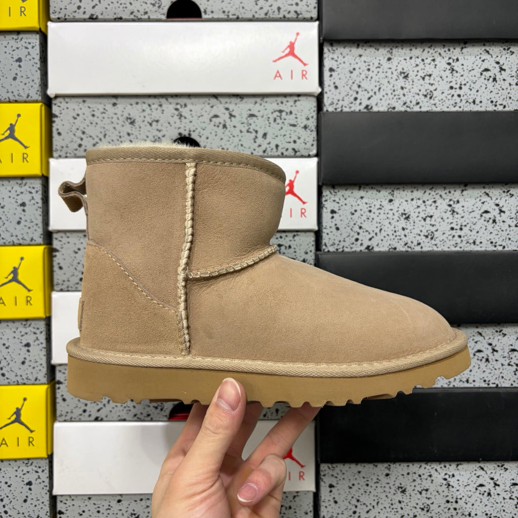UGG 5854 Boots in Sand