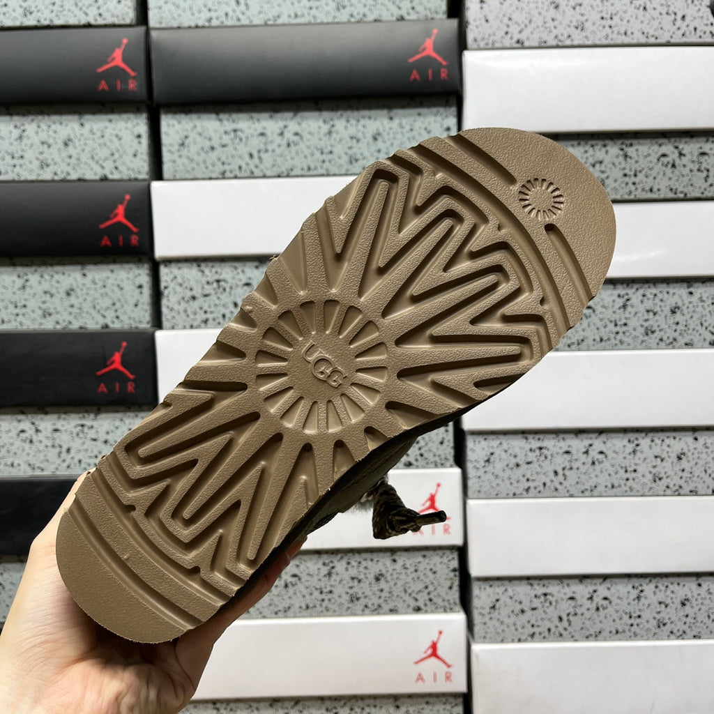 UGG Lowmel Lace-Up Shoes in Moss Green