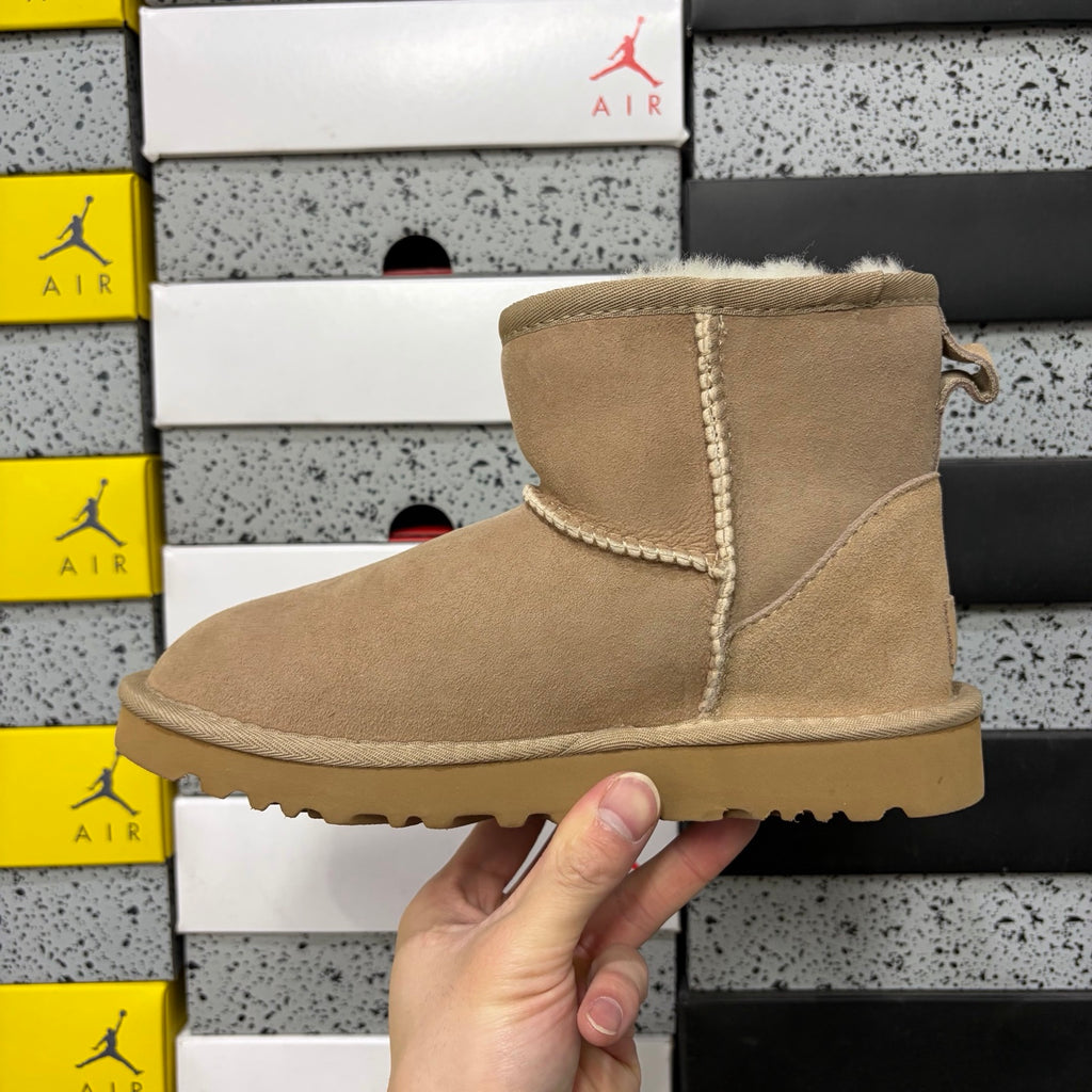 UGG 5854 Boots in Sand