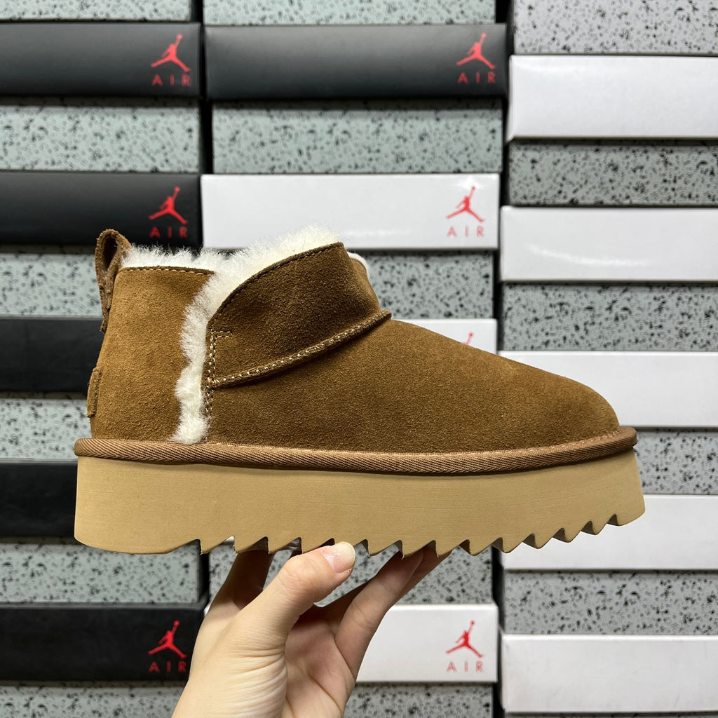 UGG Chestnut Ankle Boots with 5 cm Platform