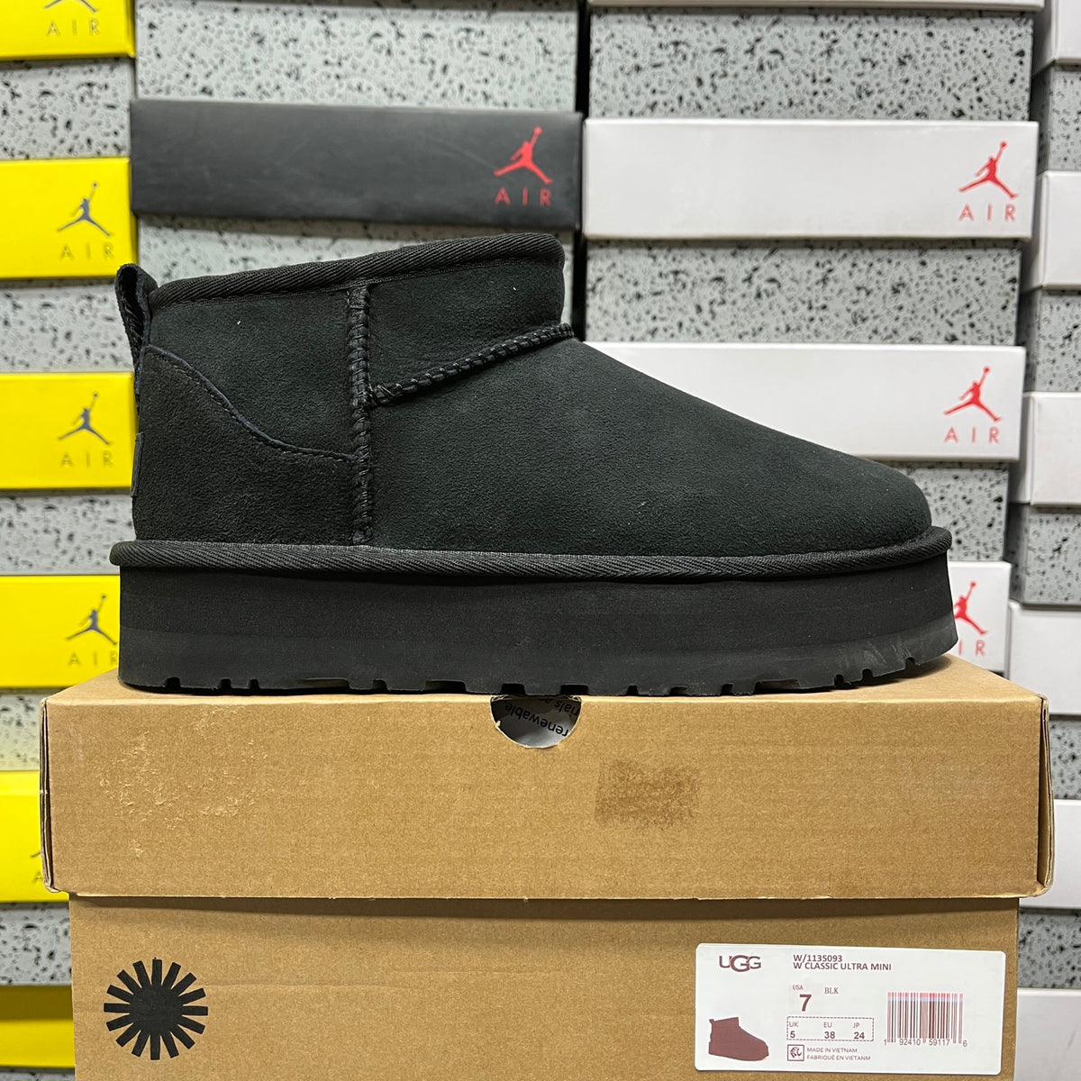 UGG Ultra Mini Platform Boots in Black with 3 cm Sole