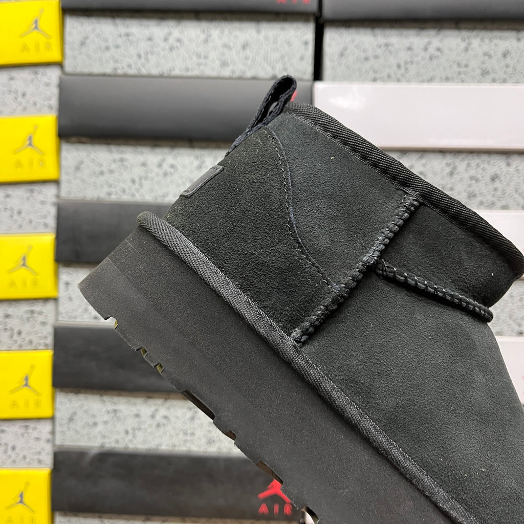 UGG Ultra Mini Platform Boots in Black with 3 cm Sole
