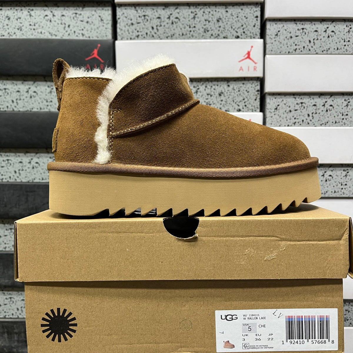 UGG Chestnut Ankle Boots with 5 cm Platform