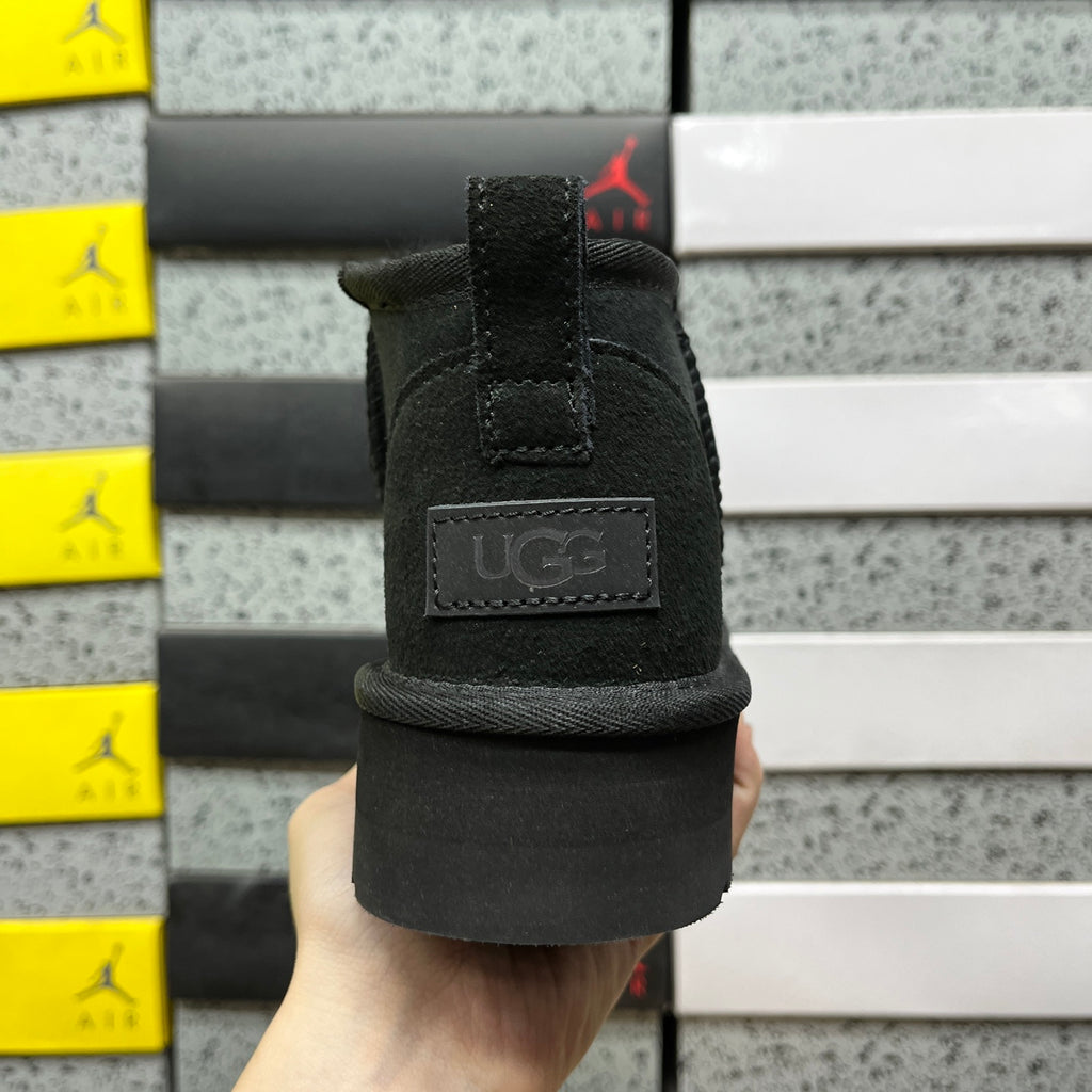 UGG Ultra Mini Platform Boots in Black with 3 cm Sole